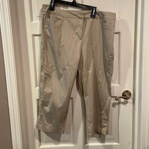 Claudia ev Capri pant size 16 khaki - Picture 1 of 4